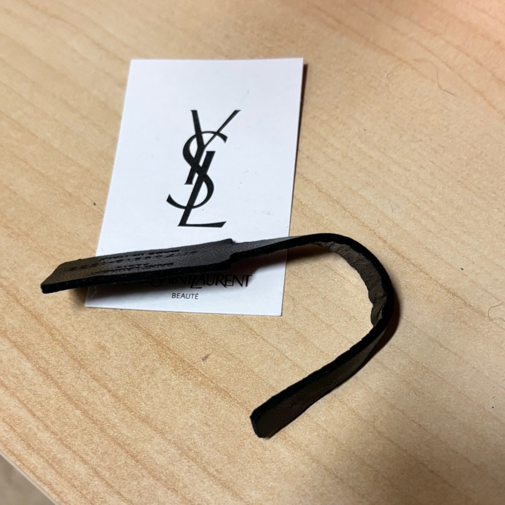 Yves Saint Laurent Logo Elegant genuine leather Black Tag